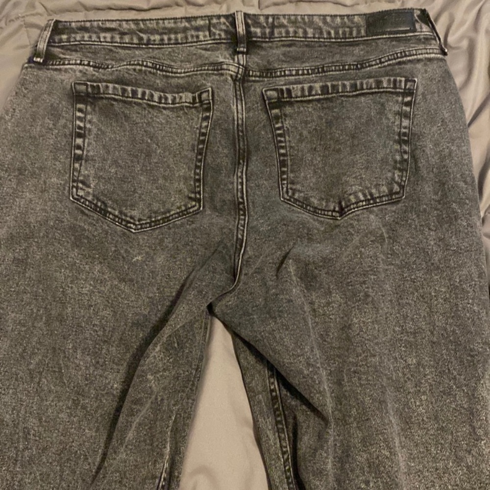 Hollister Curvy High-Rise Mom Jeans Regular - Picture 2 of 4